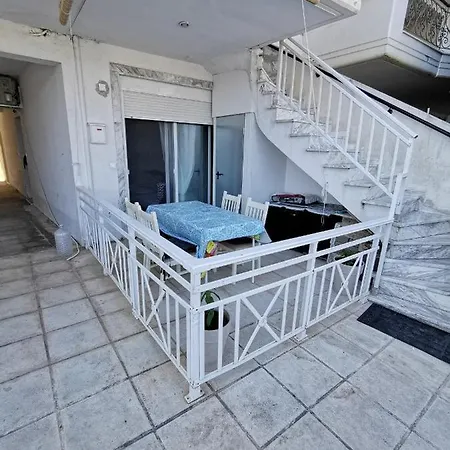 Adamant Apartment *