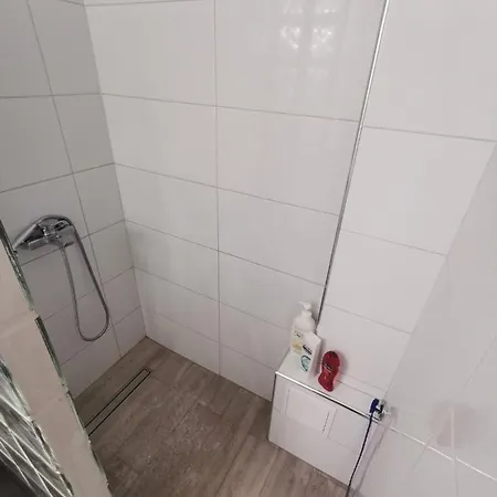 Adamant Apartment *